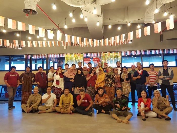 Foto bareng Bukalapak Surabaya Squad saat lomba tujuh belasan